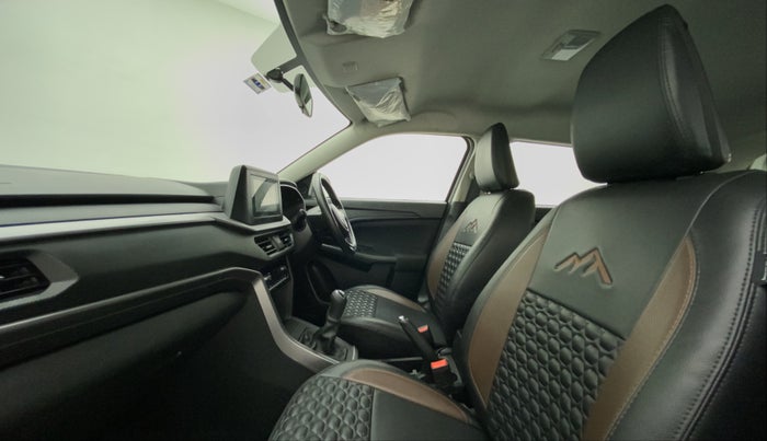 2022 Maruti BREZZA VXI SMART HYBRID, Petrol, Manual, 4,835 km, Right Side Front Door Cabin