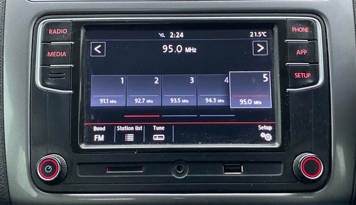 2020 Volkswagen Polo HIGHLINE PLUS 1.0, Petrol, Manual, 60,214 km, Infotainment System