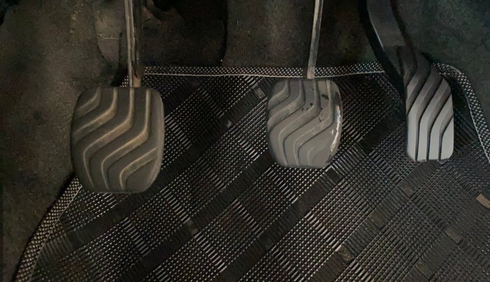 2017 Datsun Redi Go T (O), Petrol, Manual, 56,910 km, Pedals