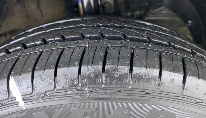 2017 Maruti Baleno DELTA PETROL 1.2, Petrol, Manual, 57,559 km, Right Front Tyre Tread