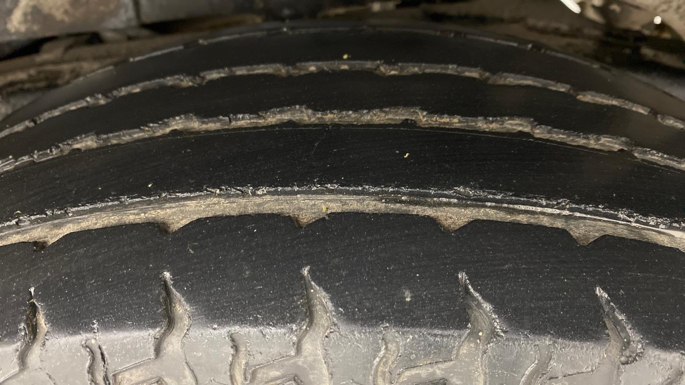 2016 Mahindra TUV300 T8, Diesel, Manual, 52,597 km, Left Rear Tyre Tread