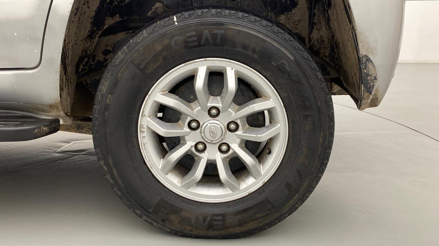 2016 Mahindra TUV300 T8, Diesel, Manual, 52,597 km, Left Rear Wheel