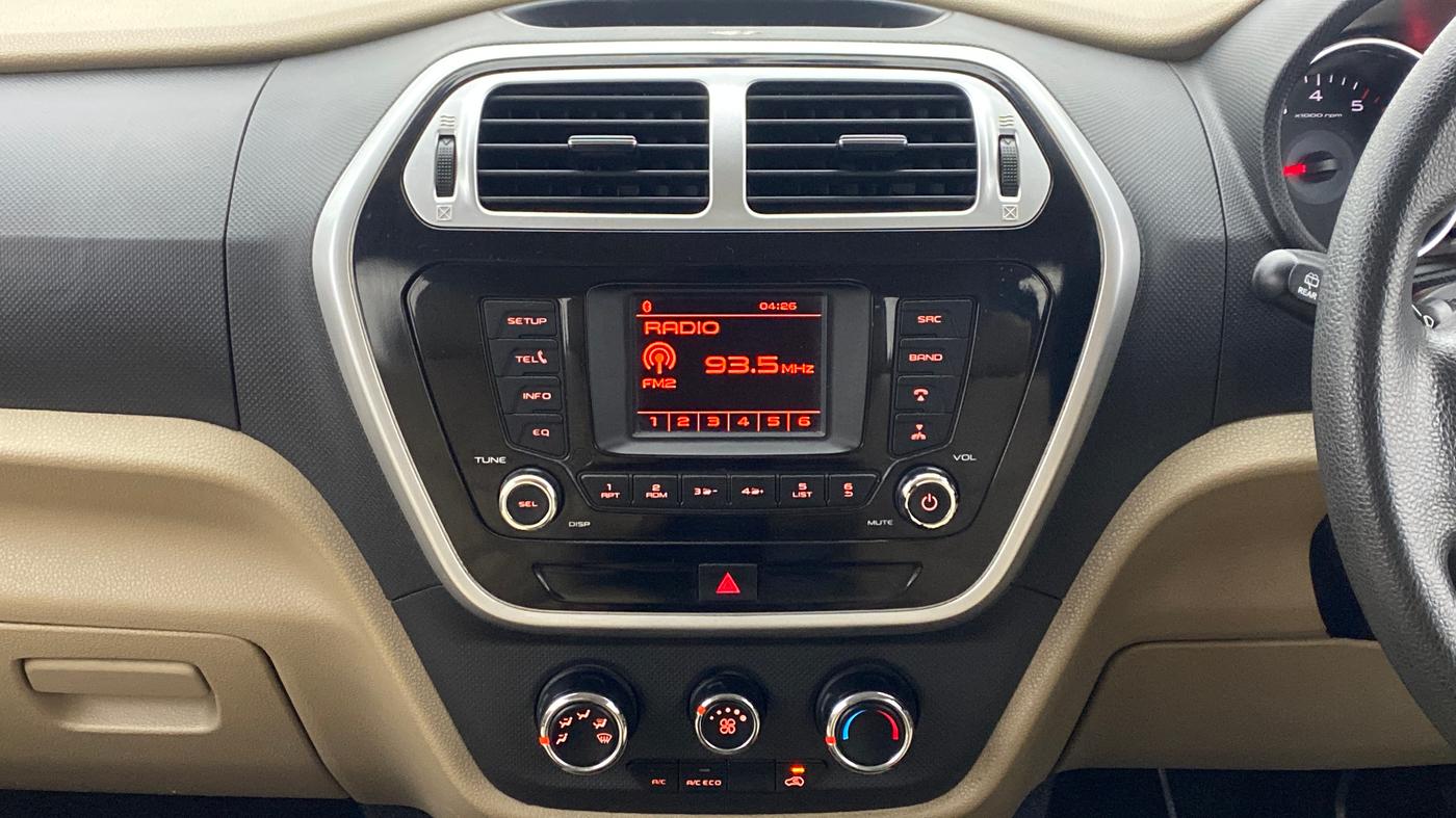 2016 Mahindra TUV300 T8, Diesel, Manual, 52,597 km, Air Conditioner