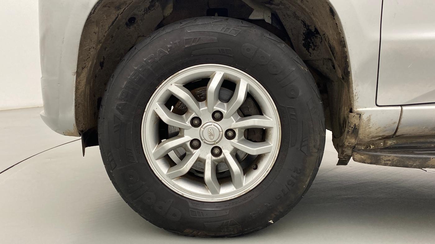 2016 Mahindra TUV300 T8, Diesel, Manual, 52,597 km, Left Front Wheel
