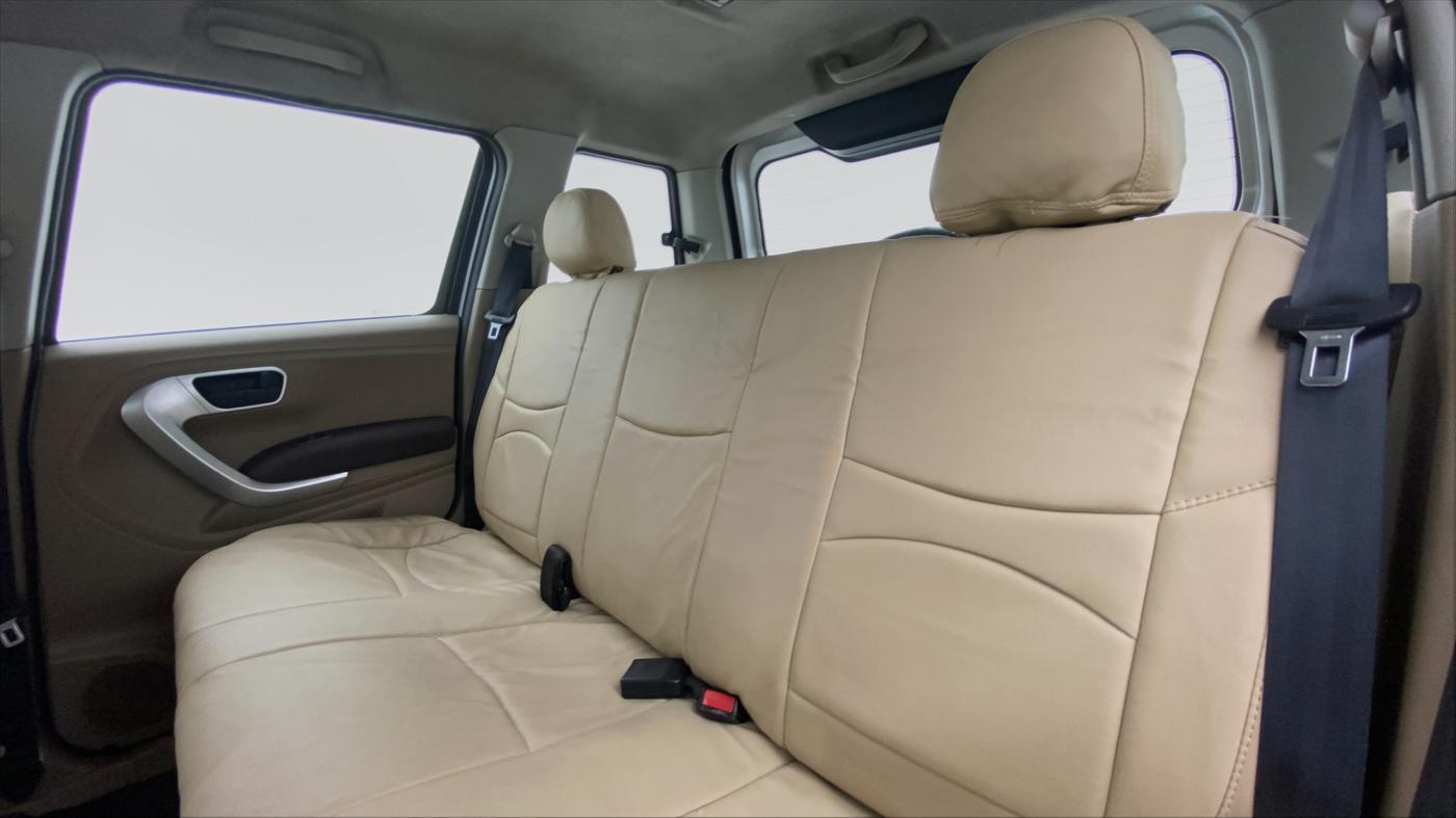 2016 Mahindra TUV300 T8, Diesel, Manual, 52,597 km, Right Side Rear Door Cabin