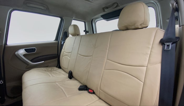 2016 Mahindra TUV300 T8, Diesel, Manual, 52,597 km, Right Side Rear Door Cabin