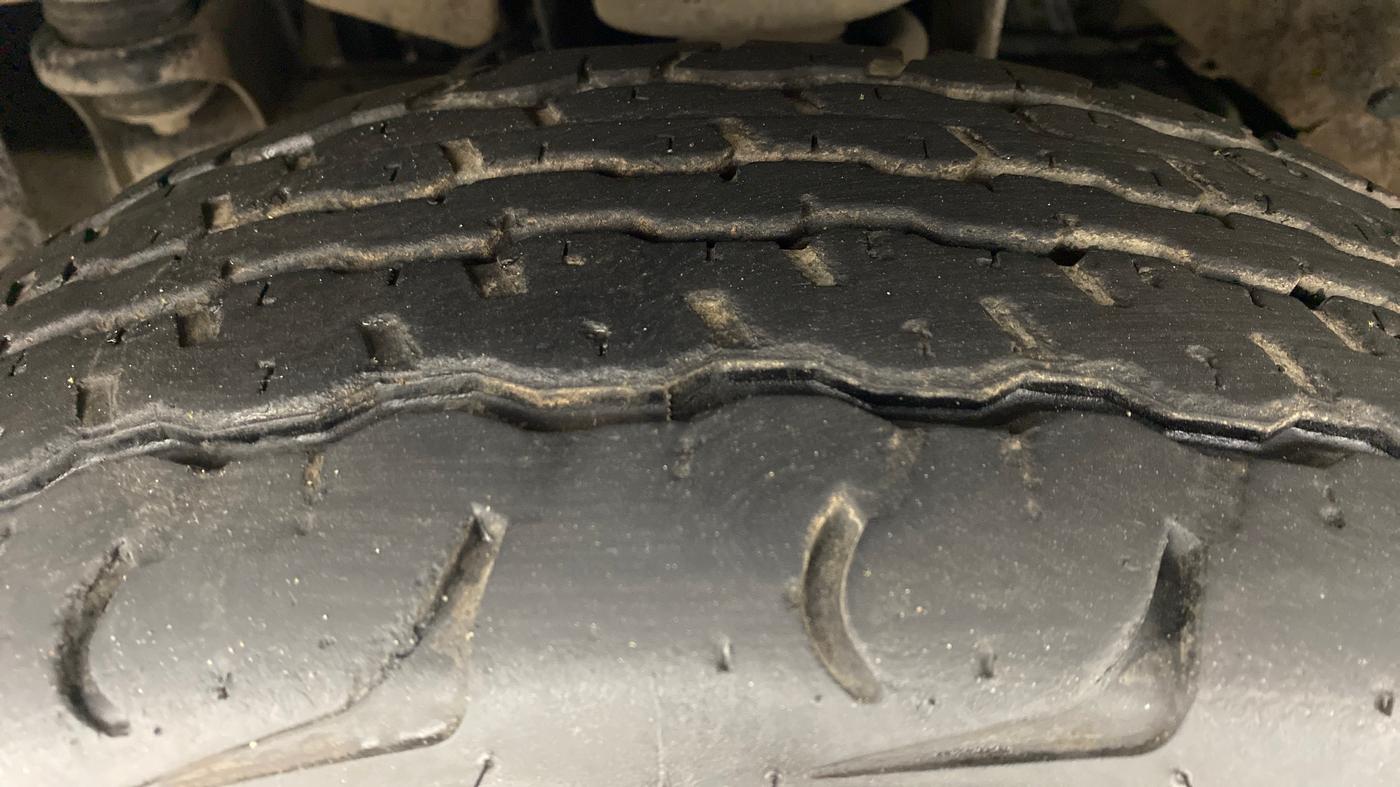 2016 Mahindra TUV300 T8, Diesel, Manual, 52,597 km, Left Front Tyre Tread