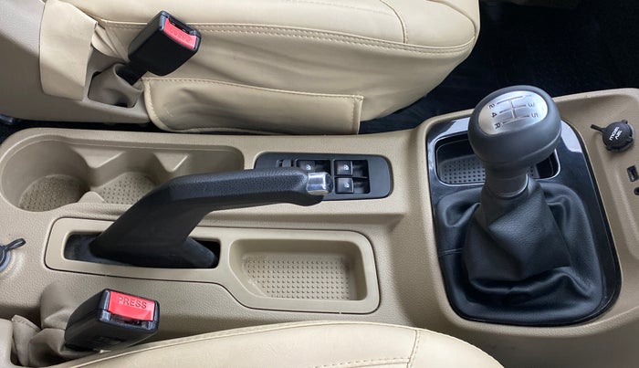 2016 Mahindra TUV300 T8, Diesel, Manual, 52,597 km, Gear Lever