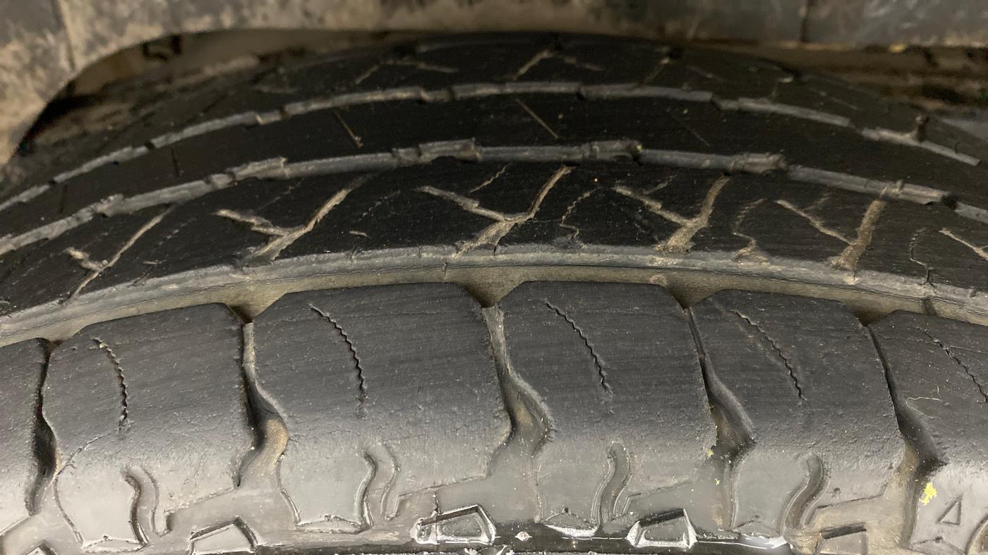 2016 Mahindra TUV300 T8, Diesel, Manual, 52,597 km, Right Rear Tyre Tread
