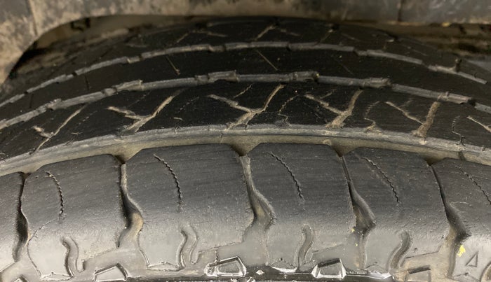 2016 Mahindra TUV300 T8, Diesel, Manual, 52,597 km, Right Rear Tyre Tread