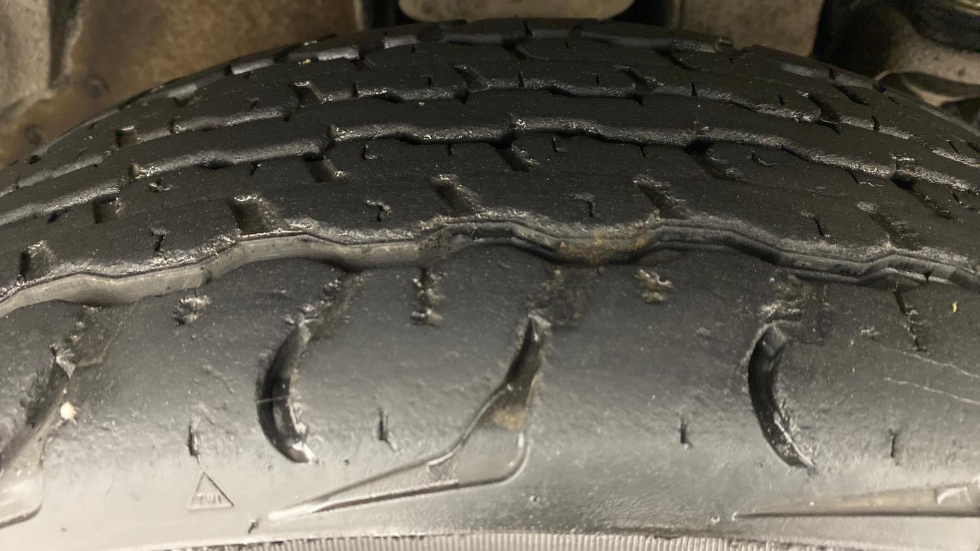 2016 Mahindra TUV300 T8, Diesel, Manual, 52,597 km, Right Front Tyre Tread
