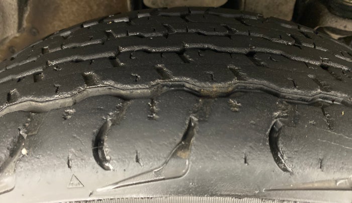 2016 Mahindra TUV300 T8, Diesel, Manual, 52,597 km, Right Front Tyre Tread