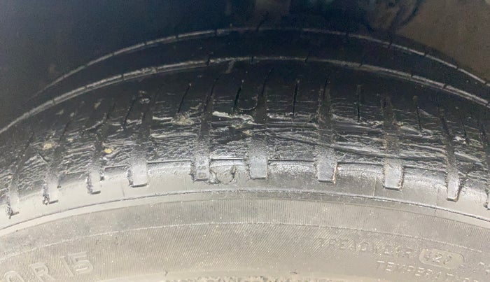 2016 Volkswagen Ameo HIGHLINE DSG 1.5 DIESEL , Diesel, Automatic, 1,01,403 km, Left Front Tyre Tread