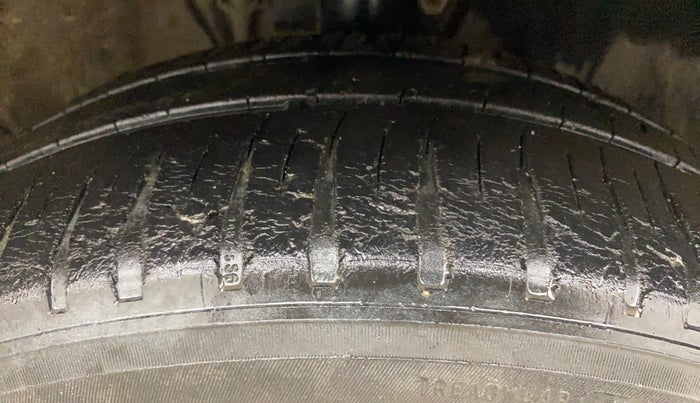 2016 Volkswagen Ameo HIGHLINE DSG 1.5 DIESEL , Diesel, Automatic, 1,01,403 km, Right Front Tyre Tread