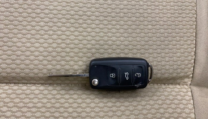 2016 Volkswagen Ameo HIGHLINE DSG 1.5 DIESEL , Diesel, Automatic, 1,01,403 km, Key Close Up