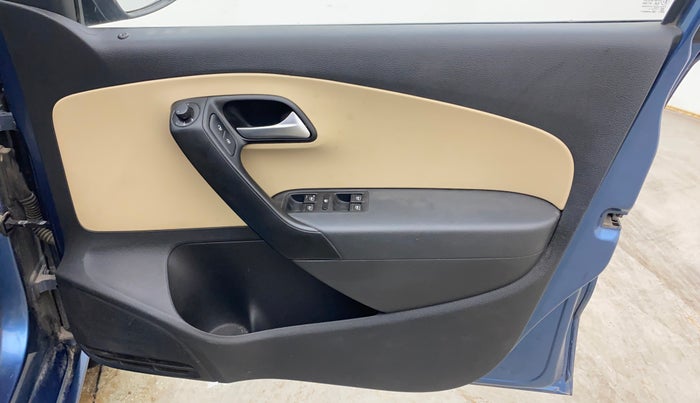 2016 Volkswagen Ameo HIGHLINE DSG 1.5 DIESEL , Diesel, Automatic, 1,01,403 km, Driver Side Door Panels Control