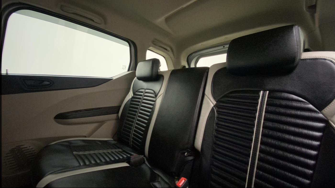 2019 Renault TRIBER RXT, Petrol, Manual, 28,304 km, Right Side Rear Door Cabin
