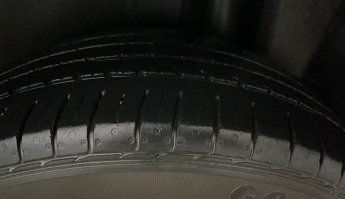 2020 Maruti Ciaz ALPHA 1.5 SHVS PETROL, Petrol, Manual, 31,922 km, Left Rear Tyre Tread