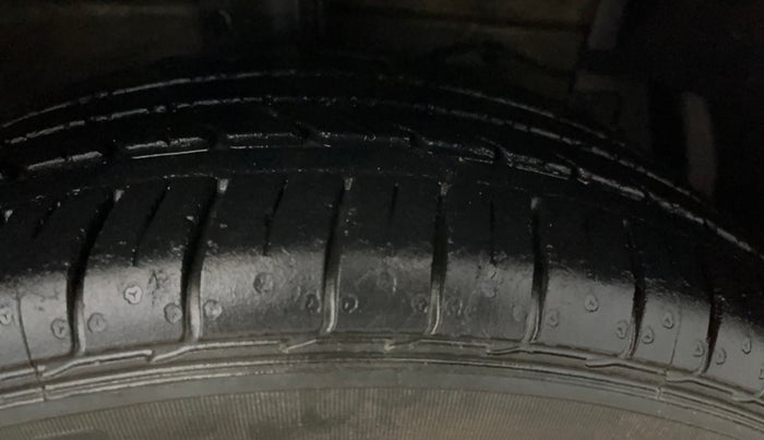 2020 Maruti Ciaz ALPHA 1.5 SHVS PETROL, Petrol, Manual, 31,922 km, Right Front Tyre Tread