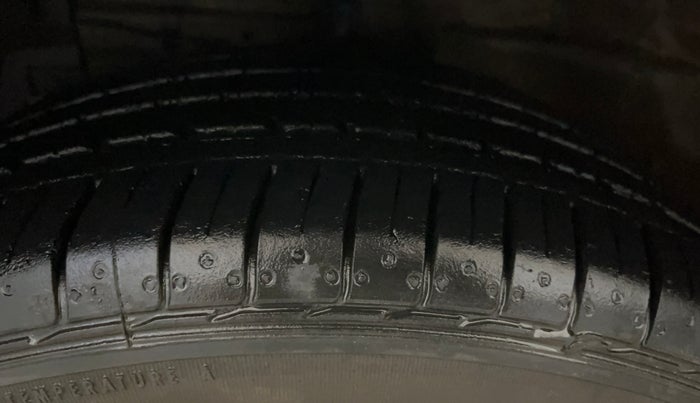 2020 Maruti Ciaz ALPHA 1.5 SHVS PETROL, Petrol, Manual, 31,922 km, Left Front Tyre Tread