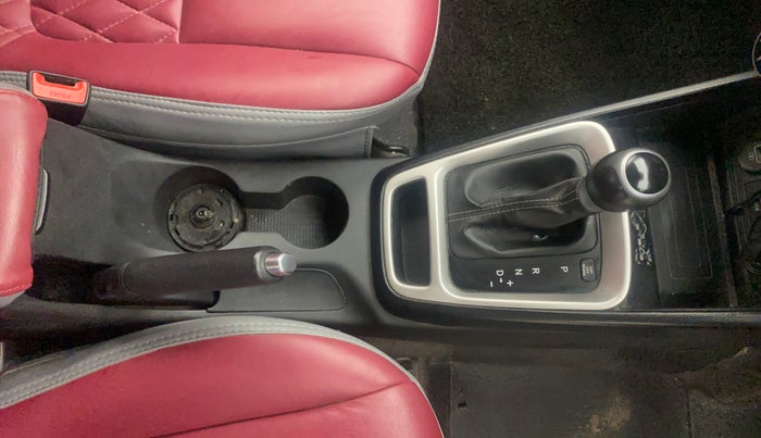 2019 Hyundai VENUE SX PLUS 1.0 TURBO DCT, Petrol, Automatic, 1,04,310 km, Gear Lever