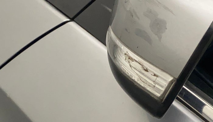 2020 Maruti Ciaz ALPHA  AT 1.5 SHVS PETROL, Petrol, Automatic, 28,539 km, Left rear-view mirror - Indicator light has minor damage