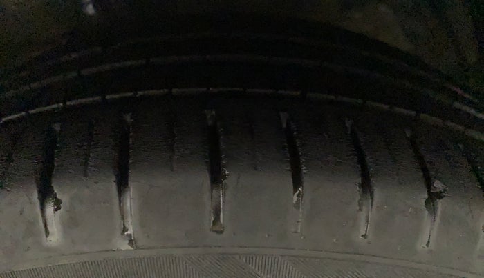 2020 Maruti Ciaz ALPHA  AT 1.5 SHVS PETROL, Petrol, Automatic, 28,539 km, Left Front Tyre Tread