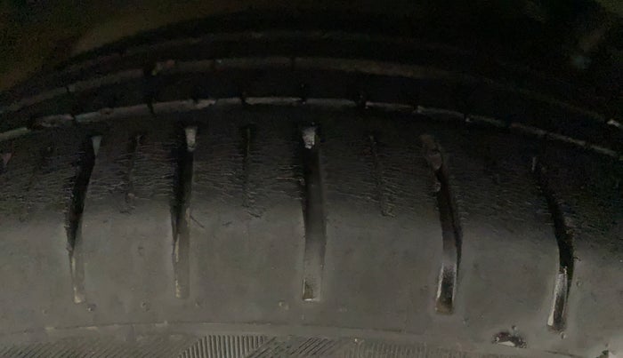 2020 Maruti Ciaz ALPHA  AT 1.5 SHVS PETROL, Petrol, Automatic, 28,539 km, Left Rear Tyre Tread