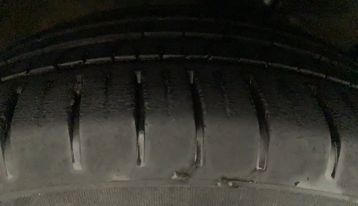2020 Maruti Ciaz ALPHA  AT 1.5 SHVS PETROL, Petrol, Automatic, 28,539 km, Right Rear Tyre Tread