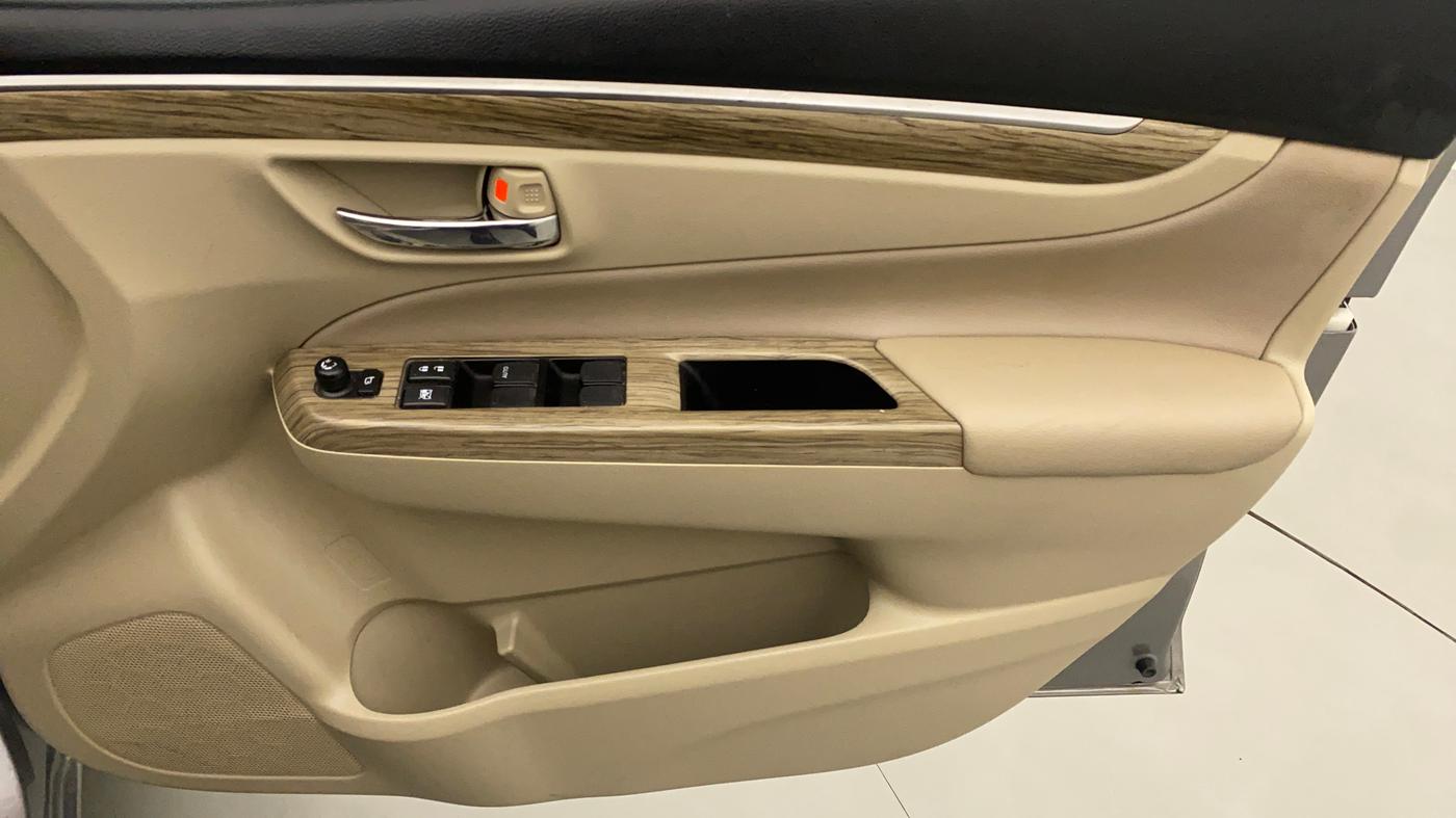 2020 Maruti Ciaz ALPHA  AT 1.5 SHVS PETROL, Petrol, Automatic, 28,539 km, Driver Side Door Panels Control