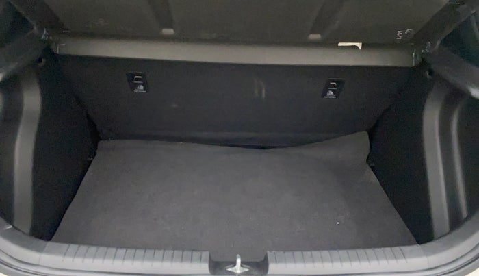2018 Hyundai i20 Active 1.2 SX, Petrol, Manual, 8,164 km, Boot Inside