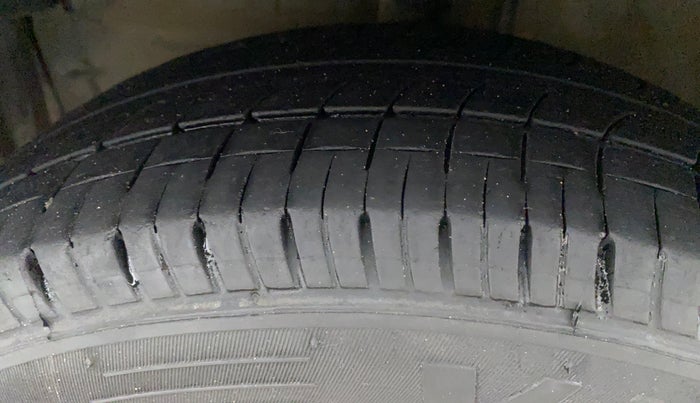 2011 Toyota Etios G, Petrol, Manual, 62,380 km, Left Front Tyre Tread