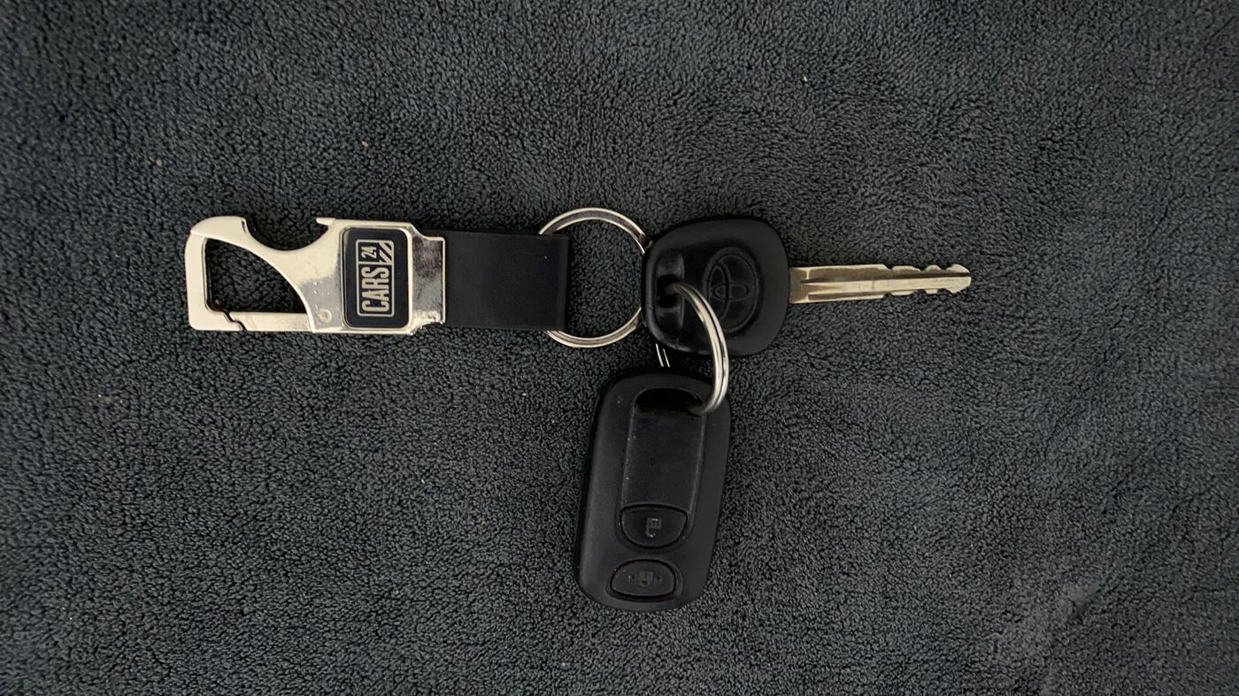2011 Toyota Etios G, Petrol, Manual, 62,380 km, Key Close Up