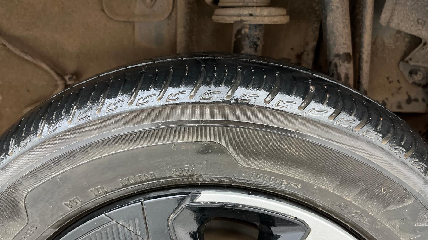 2025 Tata Tiago XTA CNG , CNG, Automatic, 14,797 km, Left Rear Tyre Tread