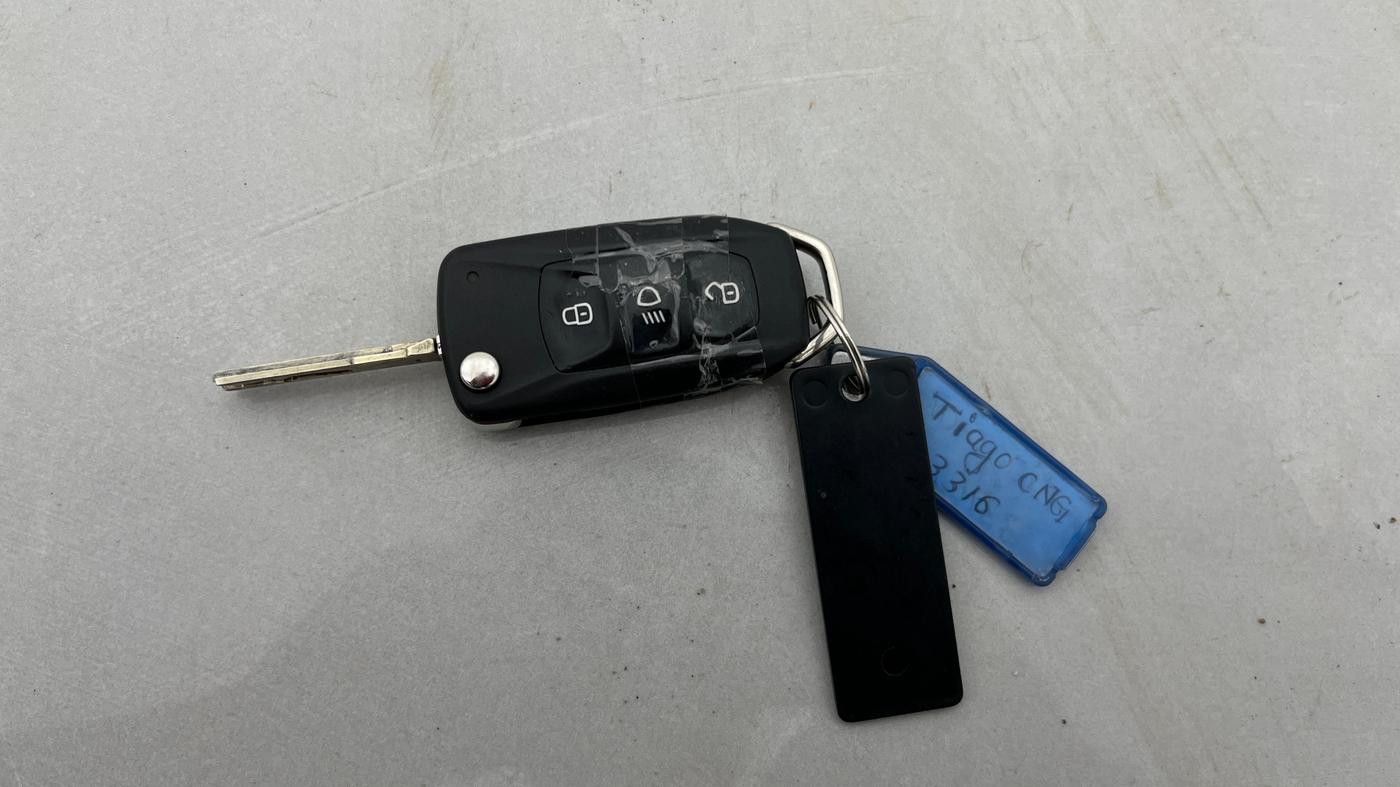 2025 Tata Tiago XTA CNG , CNG, Automatic, 14,797 km, Key Close Up