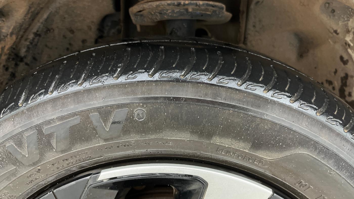 2025 Tata Tiago XTA CNG , CNG, Automatic, 14,797 km, Right Front Tyre Tread