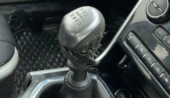 2018 Tata NEXON XZ PLUS DIESEL, Diesel, Manual, 95,268 km, Gear lever - Knob cover torn