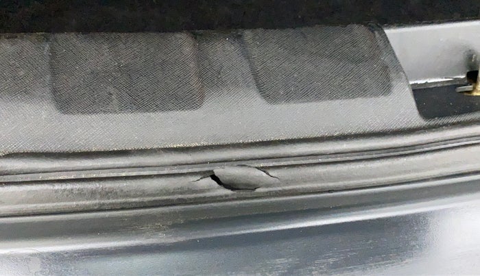 2018 Tata NEXON XZ PLUS DIESEL, Diesel, Manual, 95,268 km, Dicky (Boot door) - Weather strip has minor damage