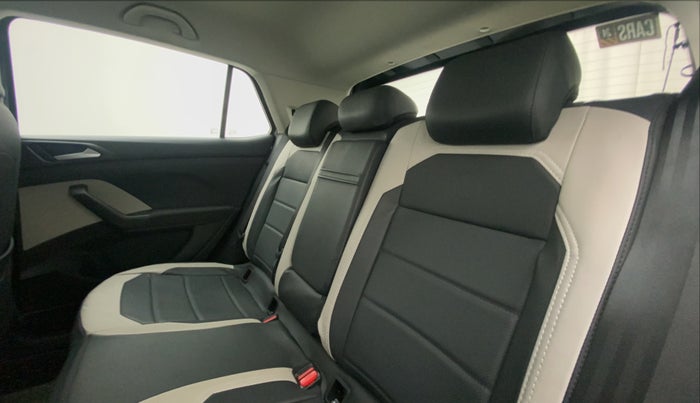 2022 Volkswagen TAIGUN HIGHLINE 1.0 TSI AT, Petrol, Automatic, 12,579 km, Right Side Rear Door Cabin