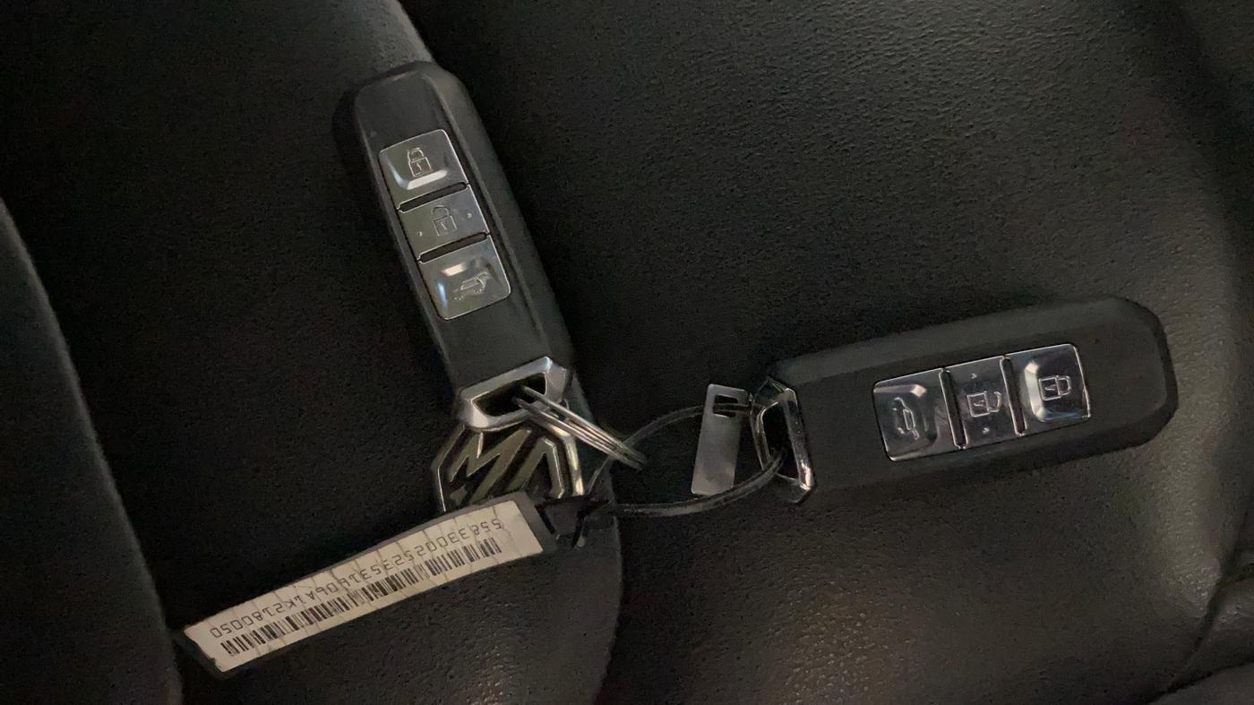 2019 MG HECTOR SHARP 2.0 DIESEL, Diesel, Manual, 1,27,018 km, Key Close Up