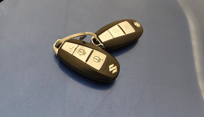 2017 Maruti Baleno ZETA PETROL 1.2, Petrol, Manual, 97,724 km, Key Close Up