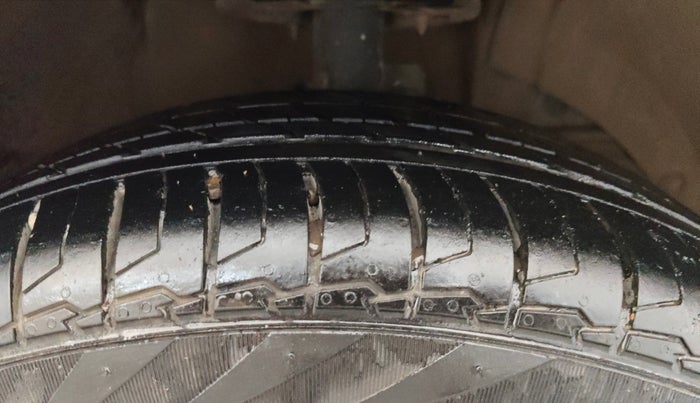 2017 Maruti Baleno ZETA PETROL 1.2, Petrol, Manual, 97,724 km, Right Front Tyre Tread