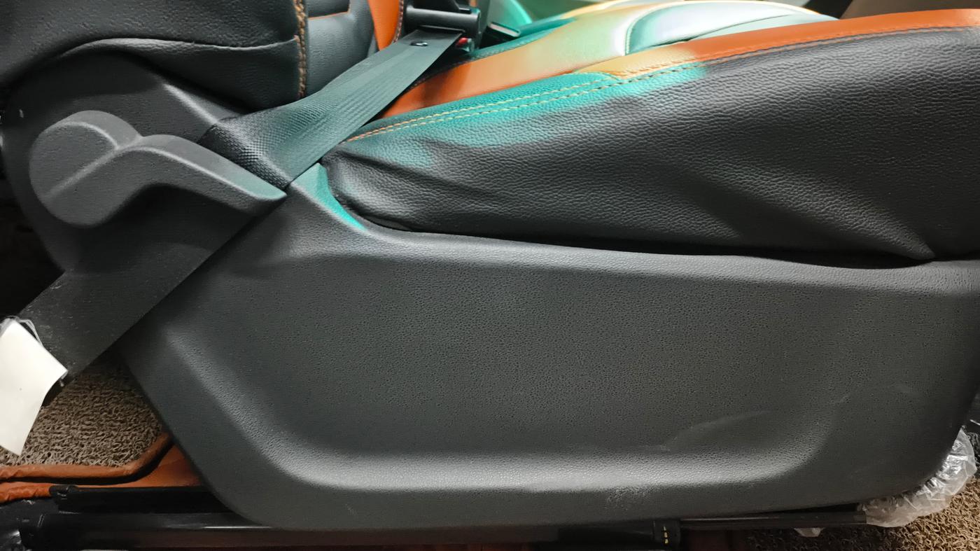 2019 Mahindra MARAZZO M2 7STR, Diesel, Manual, 71,759 km, Driver Side Adjustment Panel