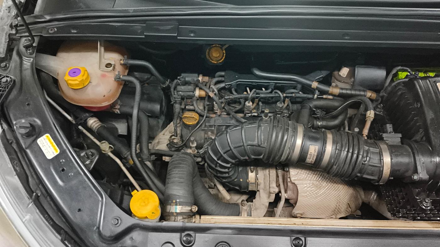 2019 Mahindra MARAZZO M2 7STR, Diesel, Manual, 71,759 km, Engine View - Right
