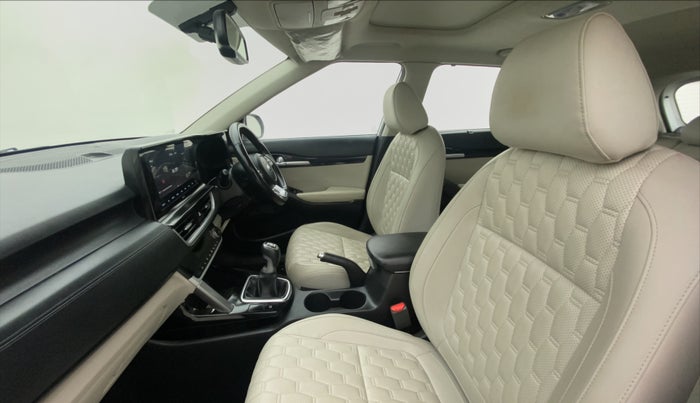 2020 KIA SELTOS HTX 1.5 PETROL MT, Petrol, Manual, 26,495 km, Right Side Front Door Cabin