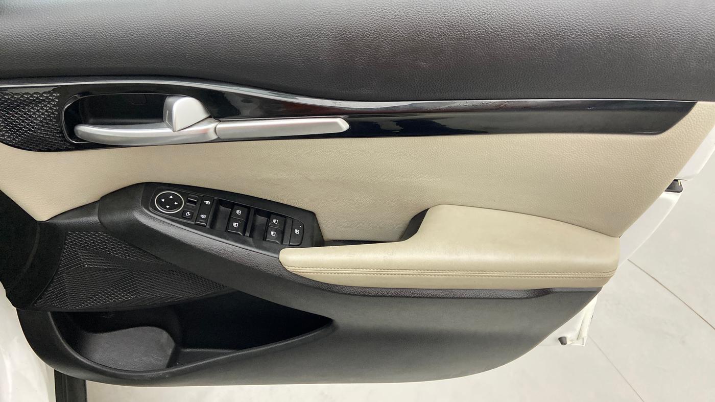 2020 KIA SELTOS HTX 1.5 PETROL MT, Petrol, Manual, 26,495 km, Driver Side Door Panels Control