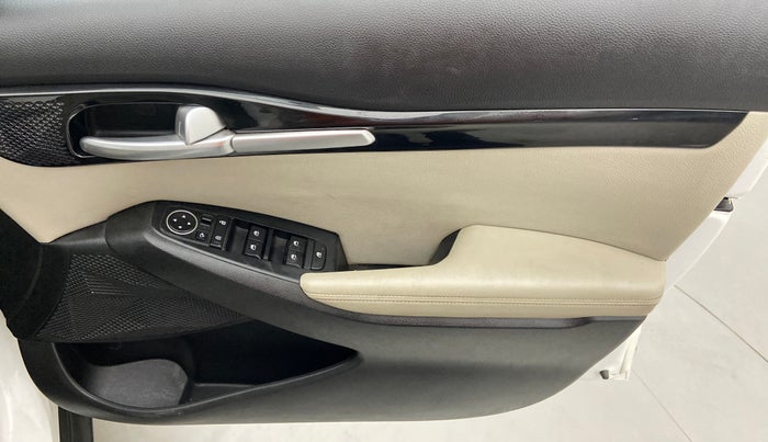 2020 KIA SELTOS HTX 1.5 PETROL MT, Petrol, Manual, 26,495 km, Driver Side Door Panels Control