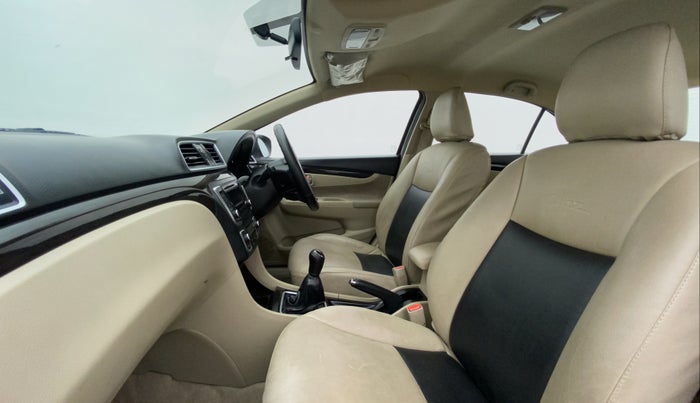 2016 Maruti Ciaz VXI+, Petrol, Manual, 56,282 km, Right Side Front Door Cabin
