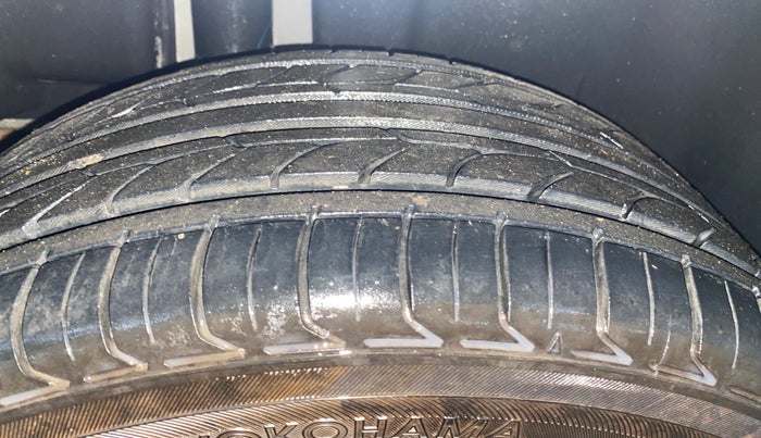 2021 Maruti Ciaz ALPHA 1.5 SHVS PETROL, Petrol, Manual, 92,897 km, Right Rear Tyre Tread