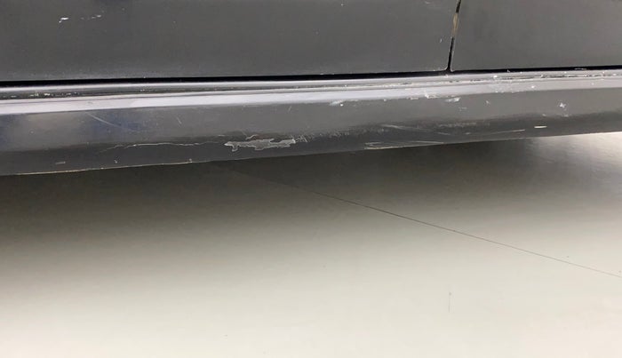 2012 Toyota Etios Liva GD, Diesel, Manual, 1,06,266 km, Left running board - Minor scratches
